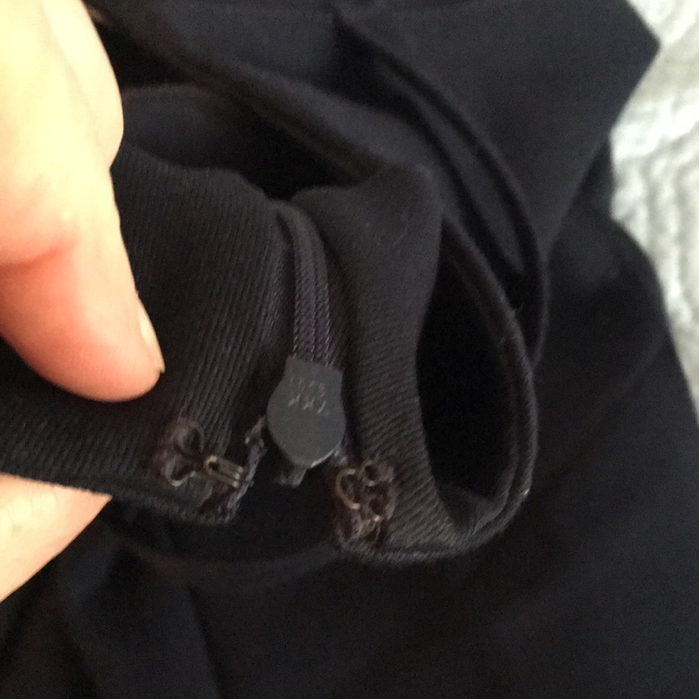 St. John navy blue size 4 perfect condition. - Picture 6 of 8